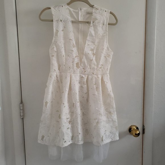 Dresses & Skirts - 🔥🔥 White lace dress